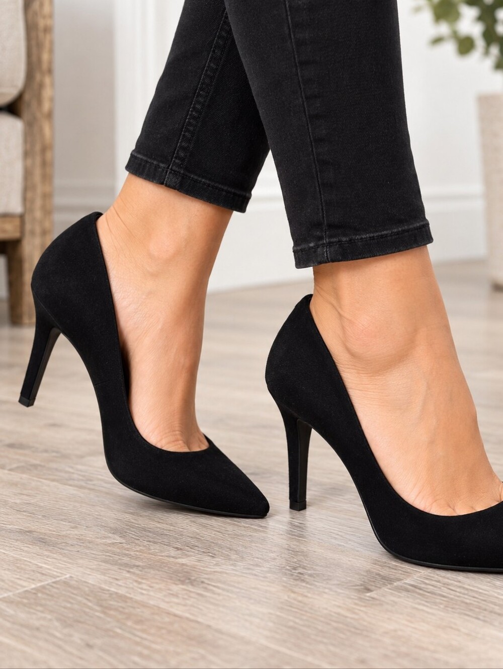 Jessica Simpson Black Suede Pointed Toe Stiletto Pumps Heels Women’s 8M 3.5"